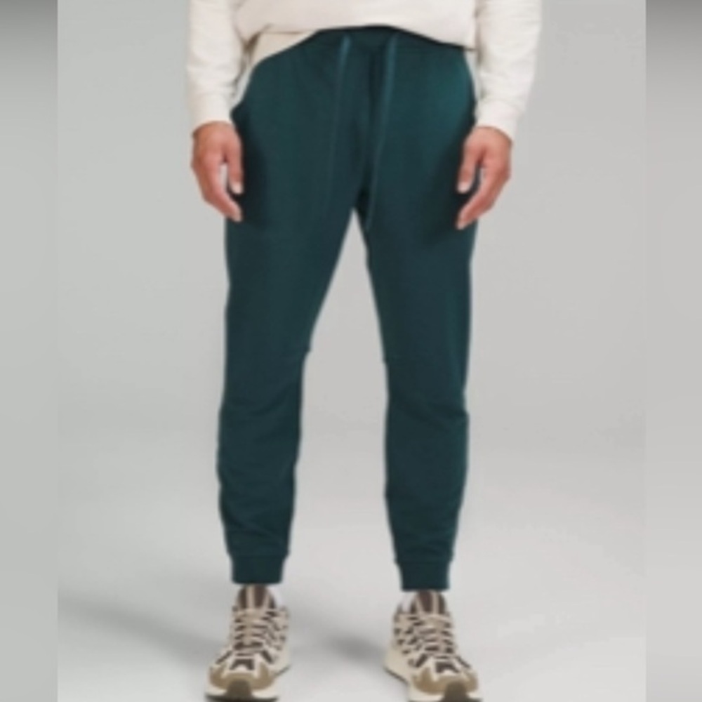 Lululemon sweat jogger green size small - perfect for st. Patrick’s day